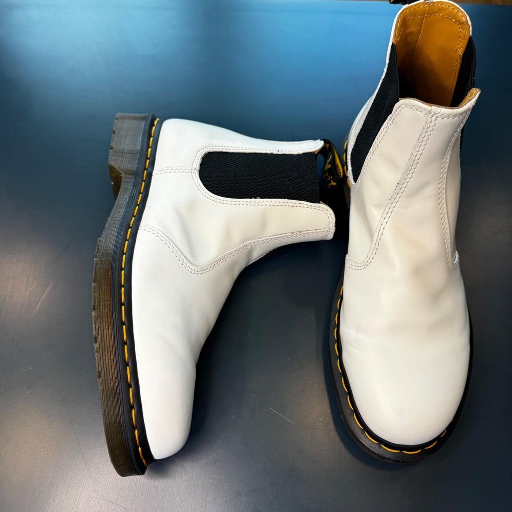 Dr. Martens 2976 Men 9 Women 10 White Smooth Leather Chelsea Boots Stitching
